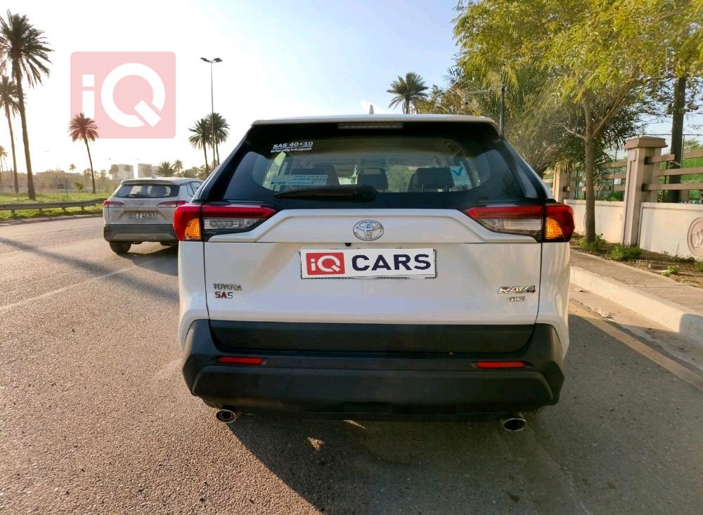 تۆیۆتا ڕاڤ 4